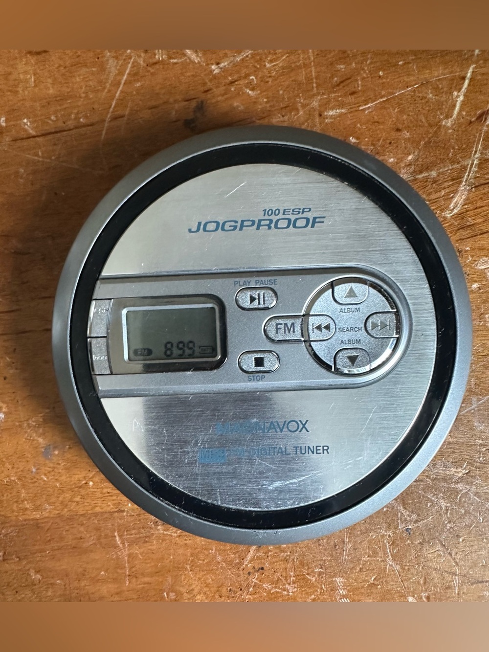 Magnovox Model MPC 500 Jogproof 100 ESP CD MP3 FM Portable Digital Tuner - Picture 4 of 8